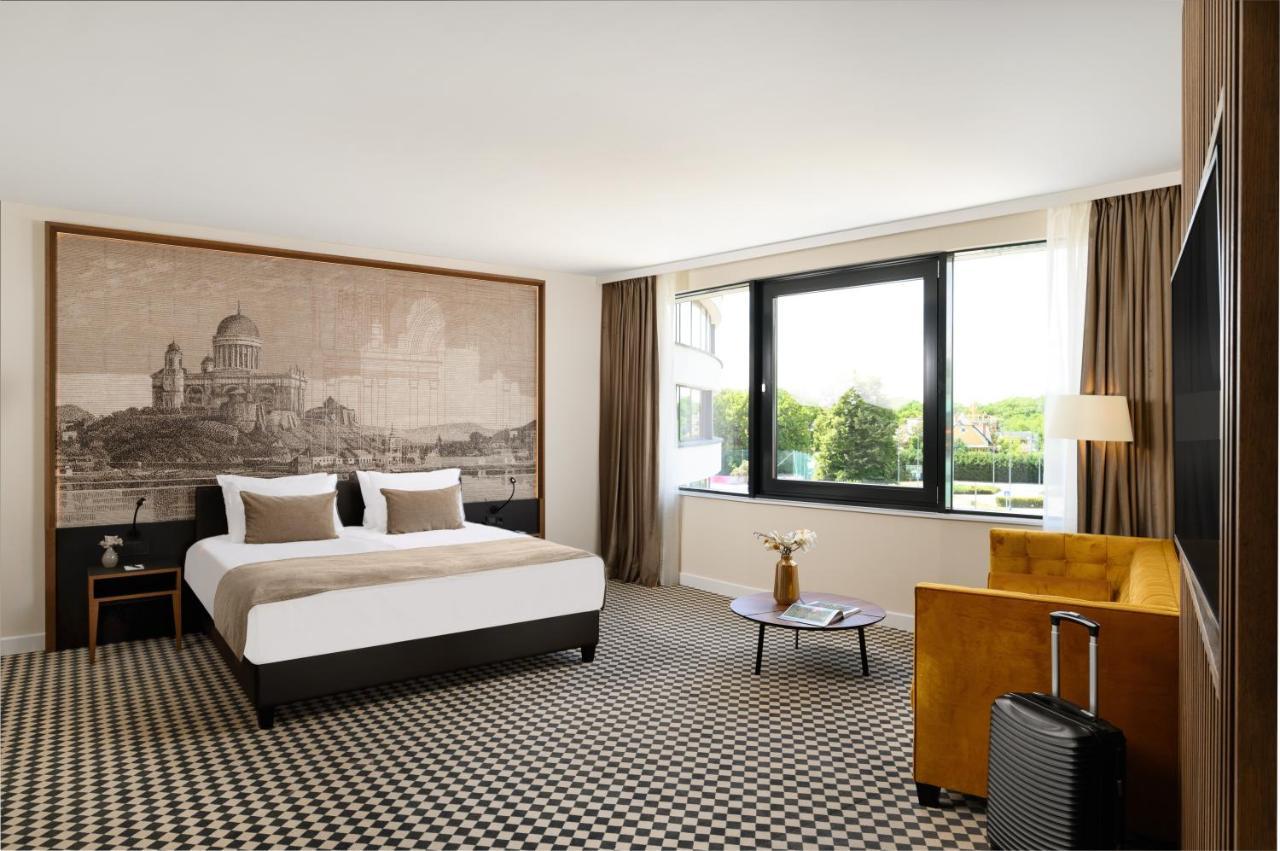 Grand Hotel